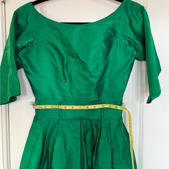 Elegant Green Dress - Picture 3 of 7